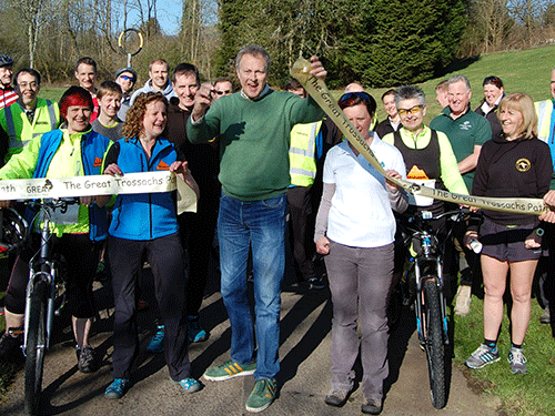 Nick Nairn launching the Loop o' the Loch race in Callander Meadows. Photo by Rory Syme/Woodland Trust Media Library