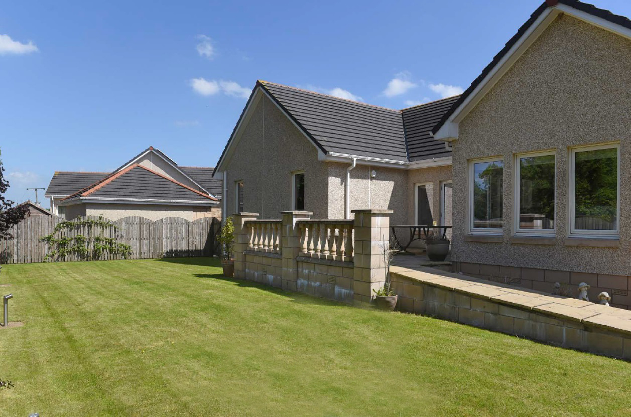 Prop4 This property in Kellieside Park, by Milnathort, has spacious gardens