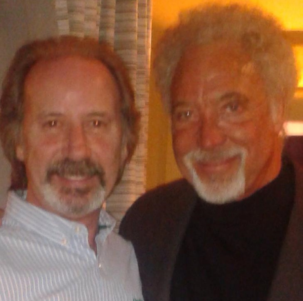 Colin Chisholm with Sir Tom Jones on The Voice (Photo: Colin Chisholm/Facebook)