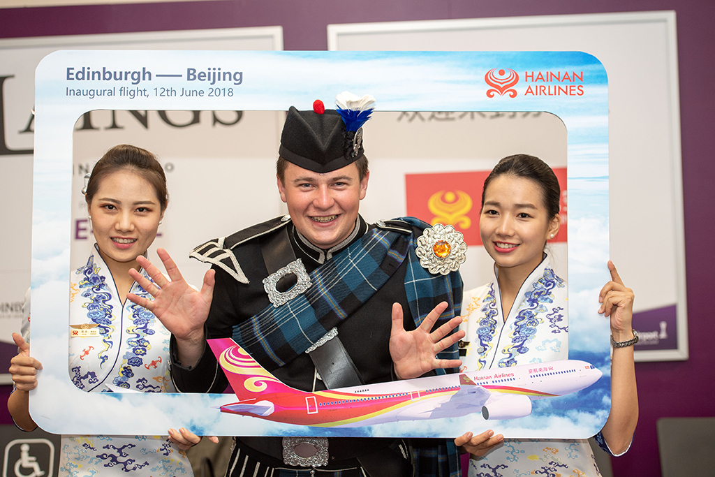 Piper Conner Pratt with air hostesses as 
Edinburgh says hi to Hainan (Photo: Ian Georgeson)
