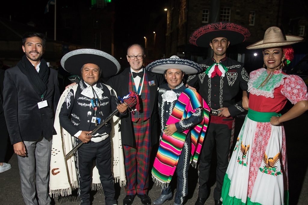 Livingstone Carreto, Marisela Sombrerero, Leo Sorcia Soto, Salvador Sorcia Soto and Marco Antonio Diaz of Banda Monumental de Mexico, who received the Pooley Sword