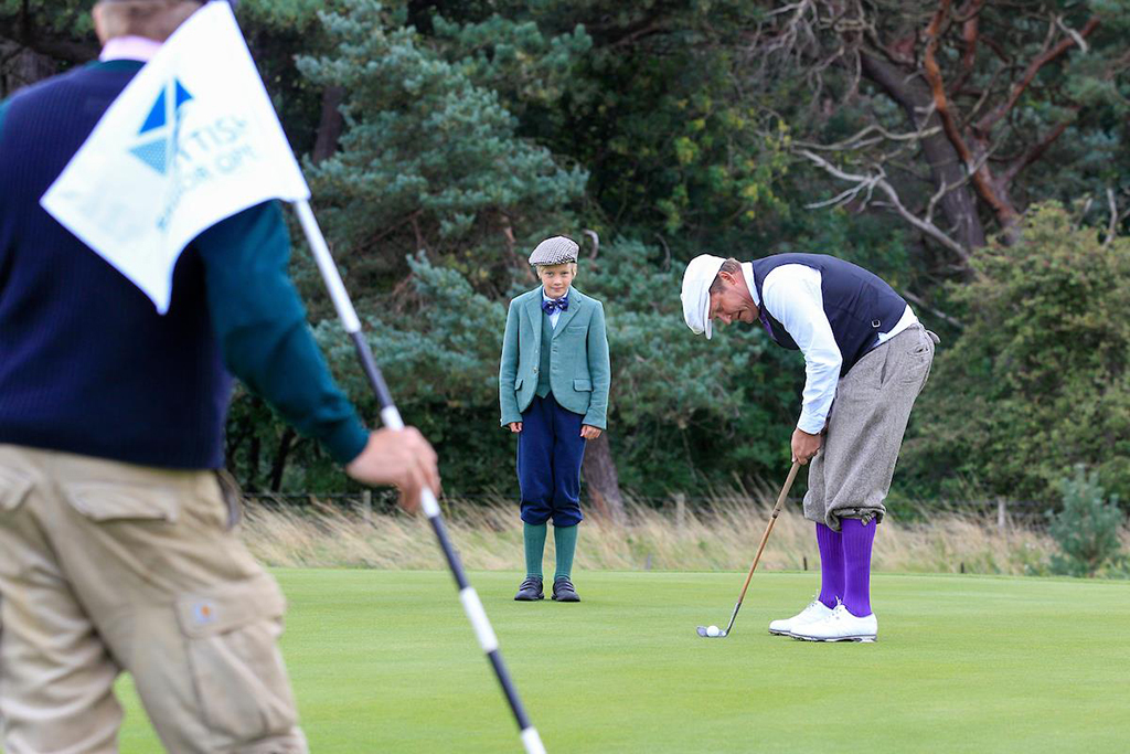 Jarmo Sandelin with his hickory putter  (Photo: GolfFile)

