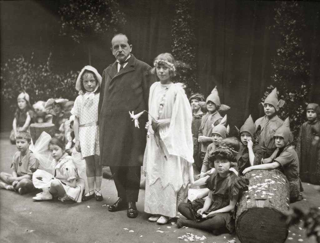 JM Barrie at Dumfries Academy with pupils 