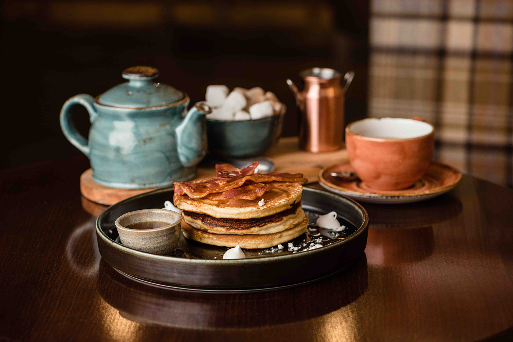 Walter's pancake stack served with maple syrup, crispy bacon
or blueberries and cream