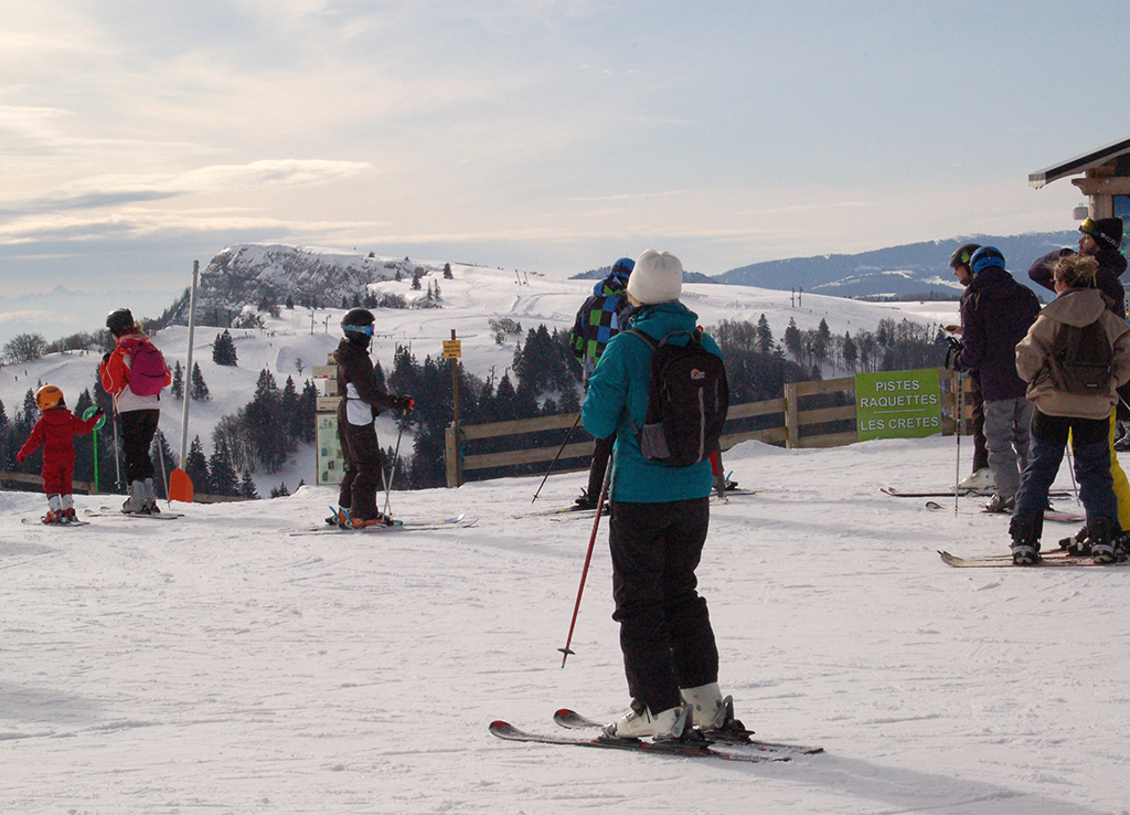 Skiers at the summit of Morond (Photo: Sandrine Baverel / Bourgogne-Franche-Comté Tourisme)