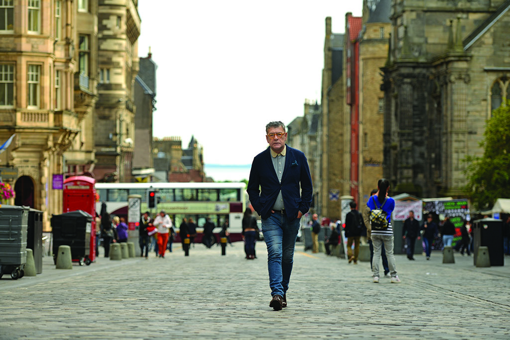 Jack Vettriano on  Edinburgh's Royal Mile (Photo: Angus Blackburn)