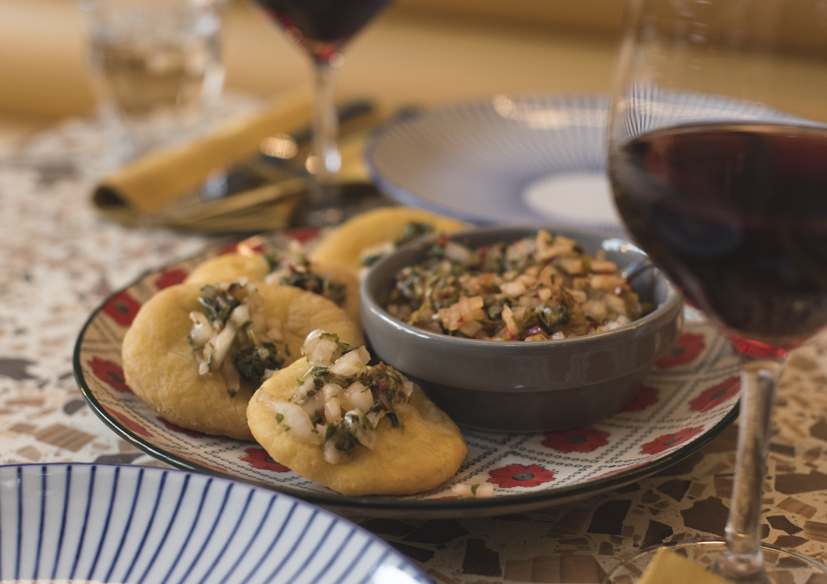 Sopaipillas con pebre