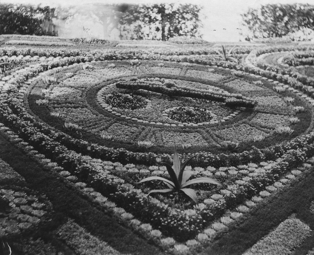 The original Floral Clock in 1903, with one hand