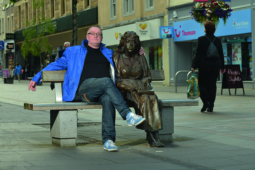 Stuart Cosgrove cuddles up to the Fair Maid of Perth’s statue on the high street (Photo: Angus Blackburn)