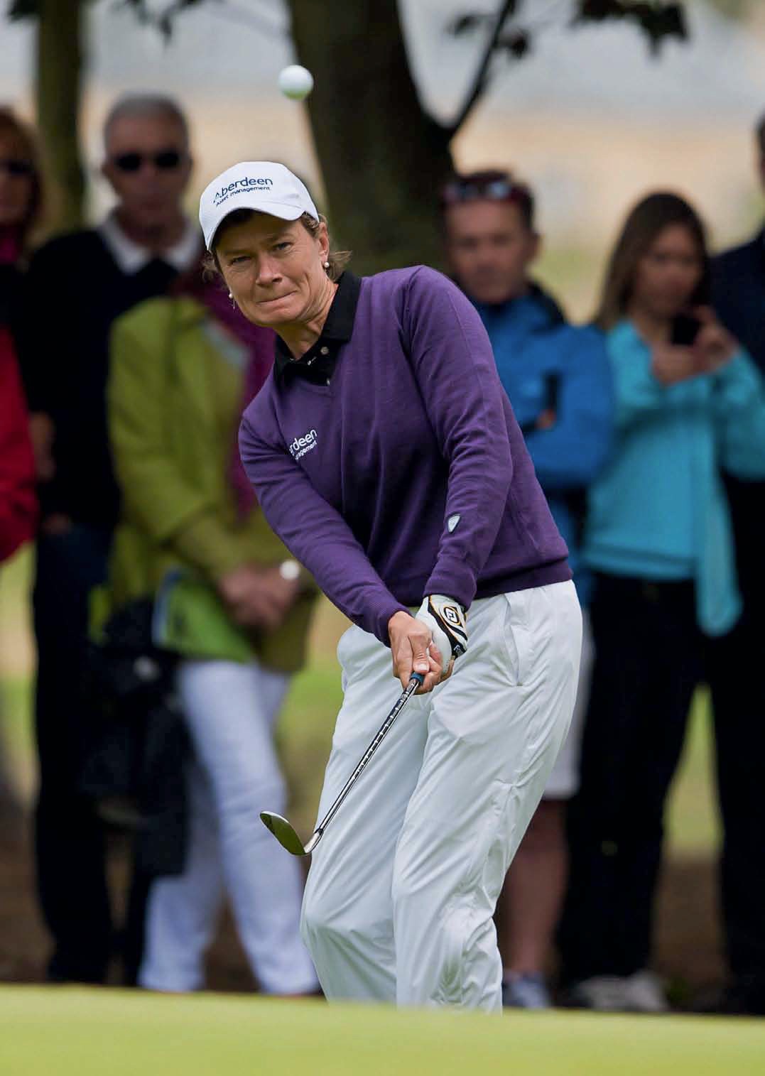 Catriona Matthew chips onto the green