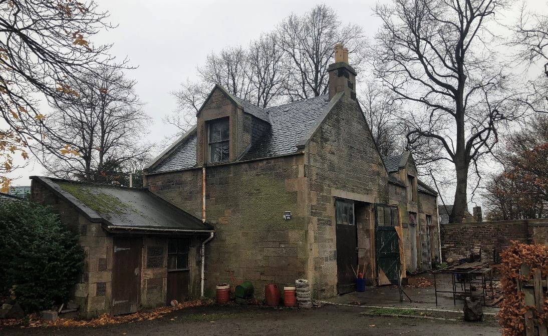 The dilapidated C-listed building was formerly the stables, hayloft and coach house to the
Edinburgh Victorian villa. Its survival contributes to a large extent to the listed building status.