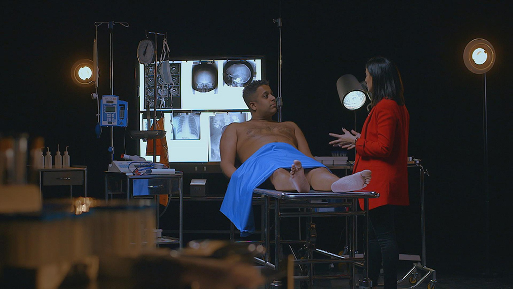 Johan in the Laid Bare lab with Dr Punam Krishan (Photo: Red Sky Productions)