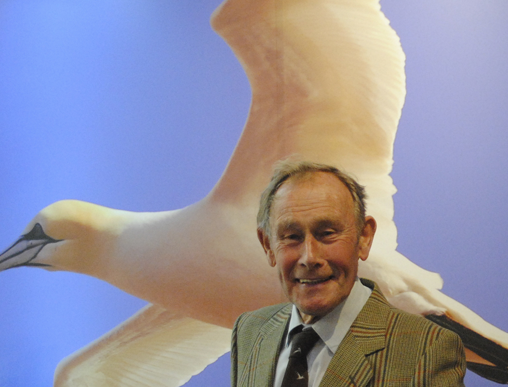 Lectures at the Scottish
Seabird Centre, of which Nelson was a trustee, were always popular