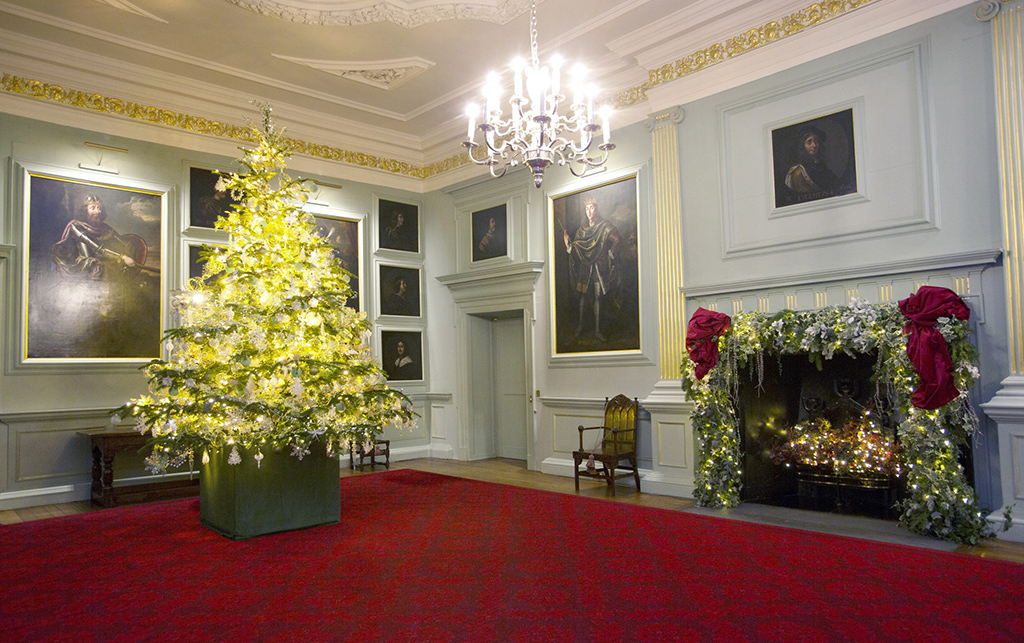 A Christmas tree in the Great Gallery at the Palace of Holyroodhouse (Photo Royal Collection Trust/ David Cheskin)