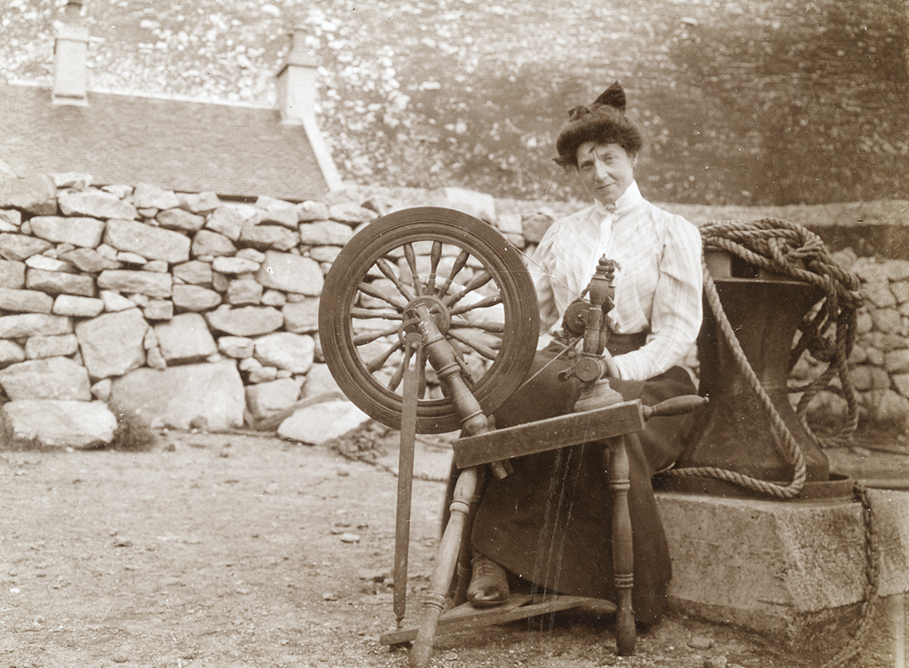 Alice MacLachlan at her spinning wheel on St Kilda