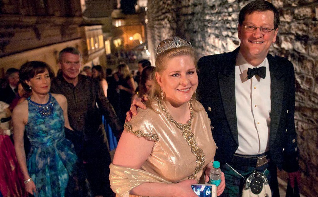 Guests arrive at the
Blue Ball in Jodhpur (Photo: Dena Woodhams)