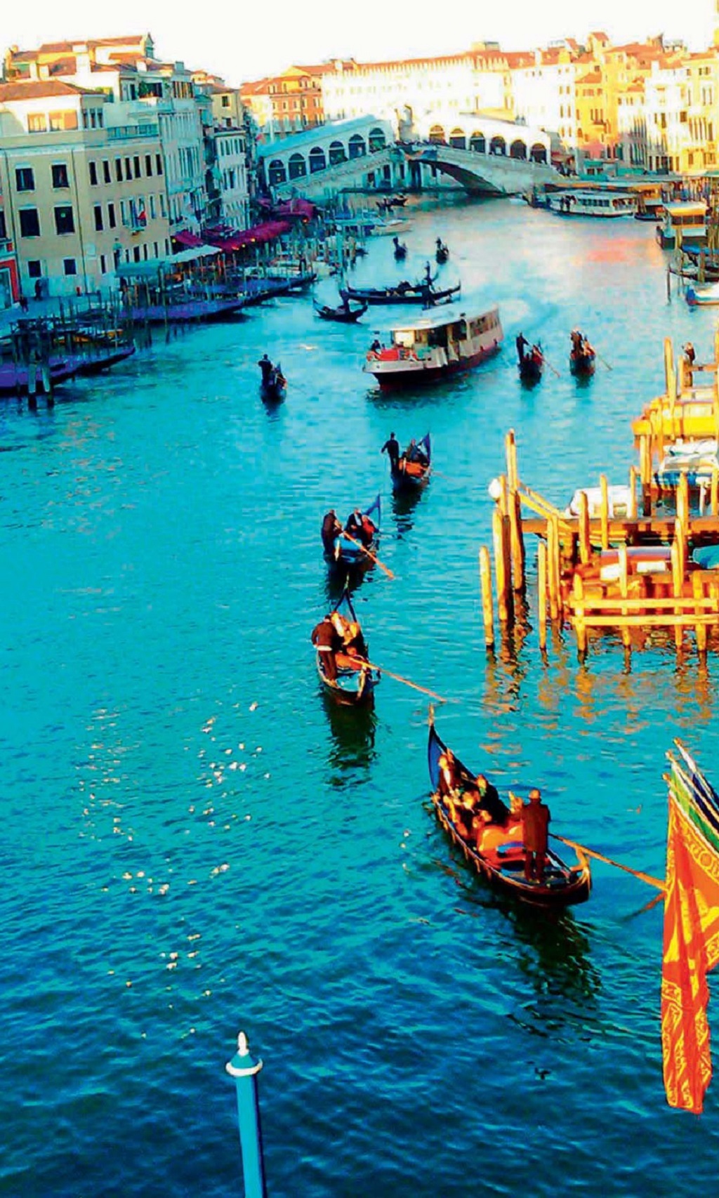 Scots travel to the
Venice ball by gondola (Photo: Dena Woodhams)