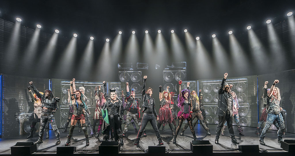 The cast of We Will Rock You (Photo: Johan Persson)