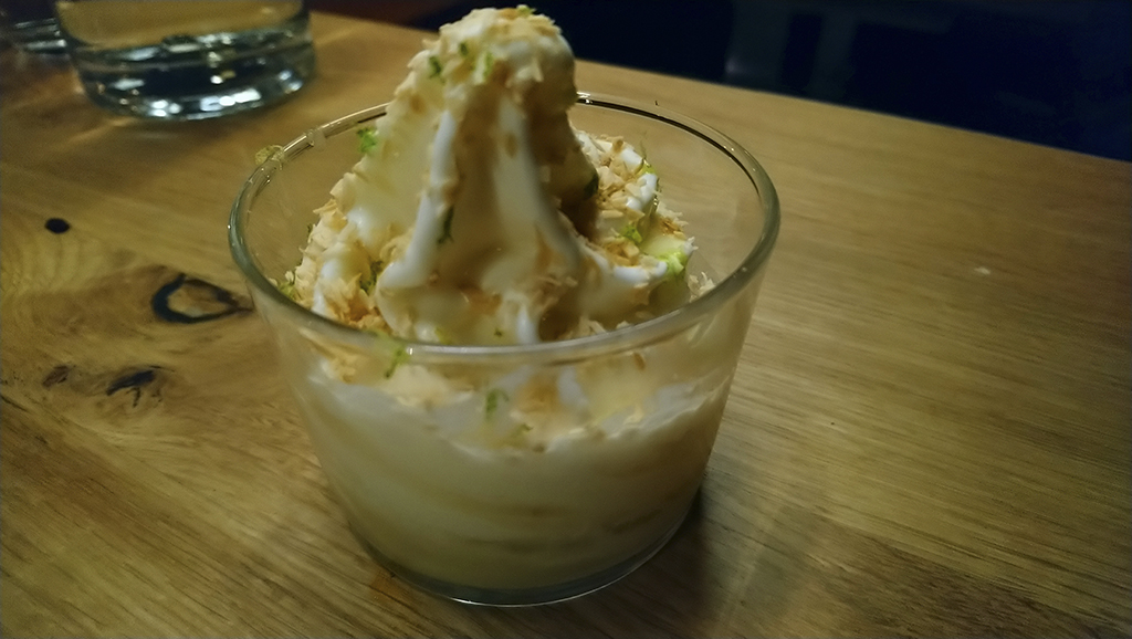 Ice cream with coconut and lime