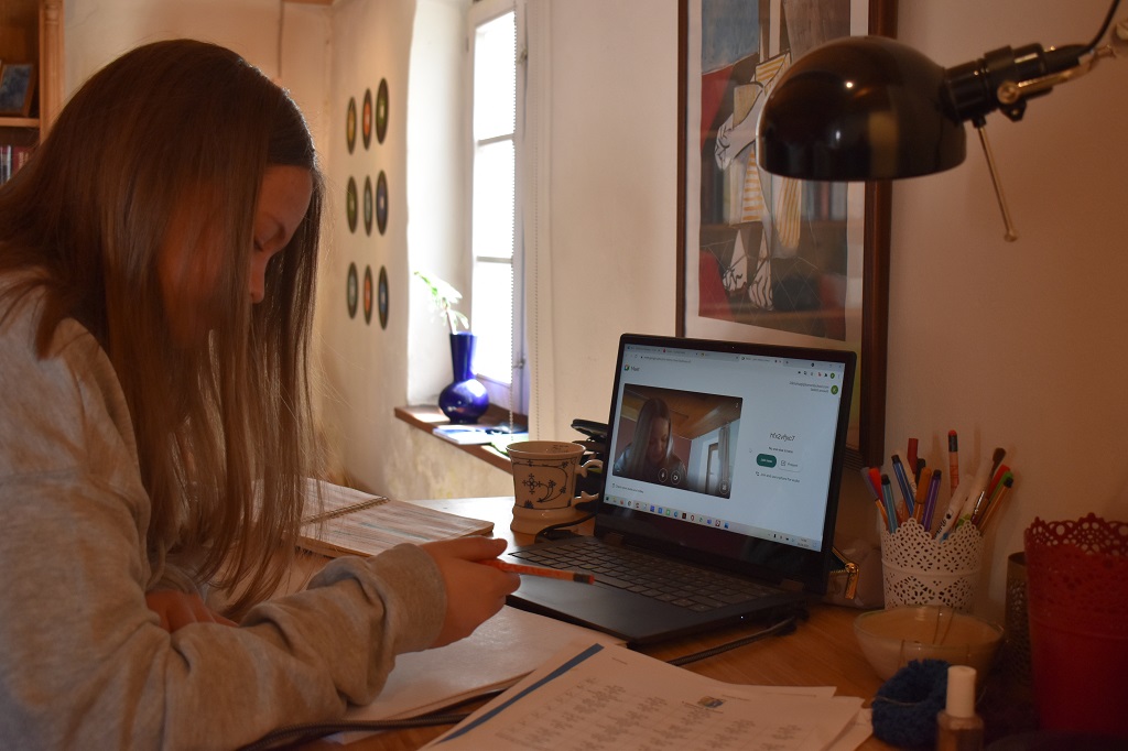 Lomond pupil Katharina Hufnagl attending the online school from Germany