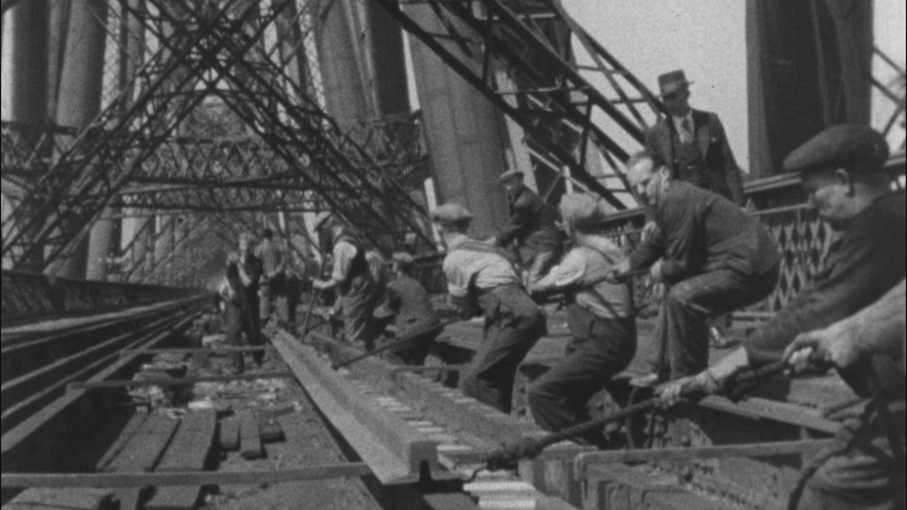 Maintenance workers on the Forth Rail Bridge (Photo: Harry Birrell)