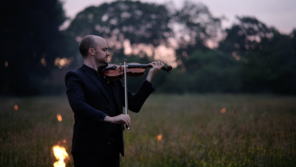 Violinist Benjamin Baker in the Labyrinth at Kellie Castle as part of the 2021 East Neuk Festival (Photo: David Behrens)