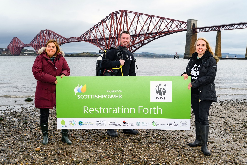 (From left) Melanie Hill (ScottishPower Foundation Executive Officer and Trustee), Richard Lilley (Diver), Lyndsey Dodds (WWF Ocean Recovery Manager), after placing oysters and seagrass in the Firth of Forth (Photo: Ian Georgeson)