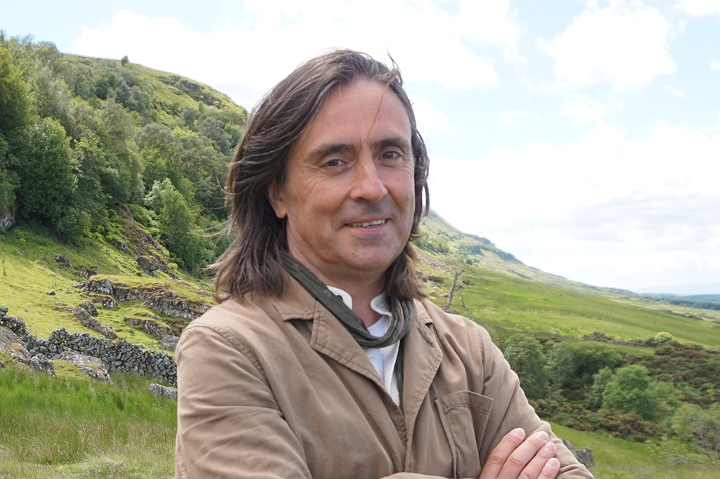 Programme Name: Rise of the Clans - TX: 03/12/2018 - Episode: The Bruce Supremacy (No. 1/3) - Picture Shows:  Neil Oliver - (C) BBC Studios - Photographer: ***