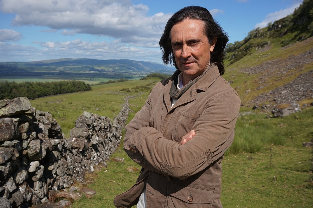 Programme Name: Rise of the Clans - TX: 03/12/2018 - Episode: The Bruce Supremacy (No. 1/3) - Picture Shows:  Neil Oliver - (C) BBC Studios - Photographer: ***