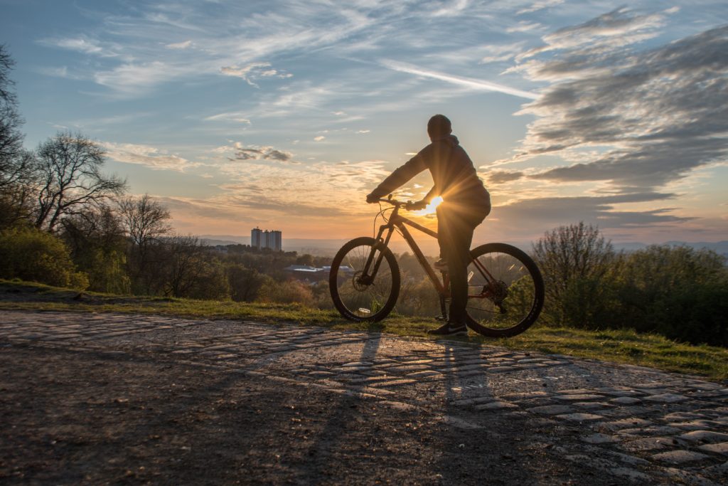 A-cyclist-enjoying-the-view-at-Fernbrae-Meadows-©Kenny-MacCormack-1024x683