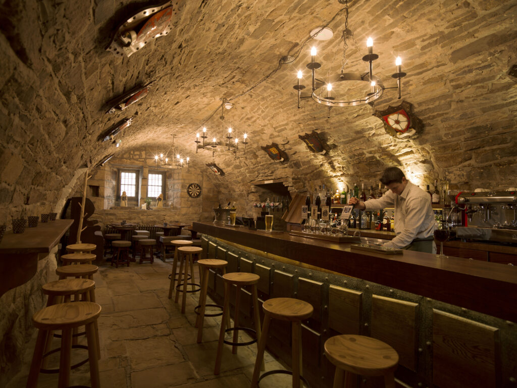 Vaulted bar