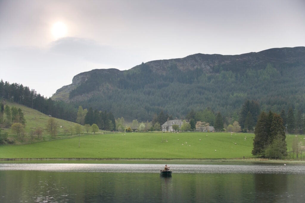 Fishing-on-the-loch-copyright-John-MacPherson-fgmwl16f-1024x682