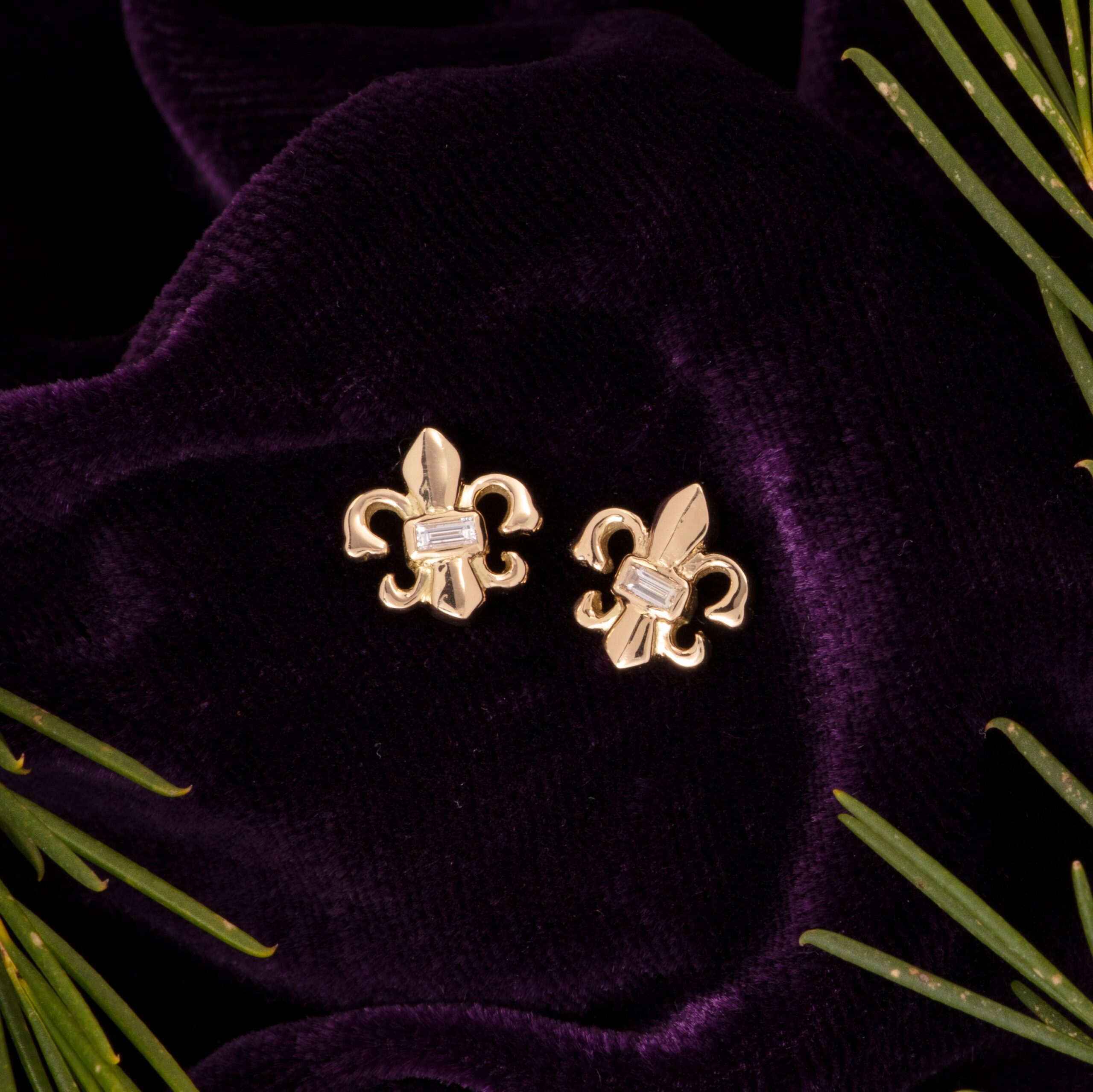 Fleur-de-Lys-Stud-Earrings-with-Diamond-bw0cw3ds-scaled