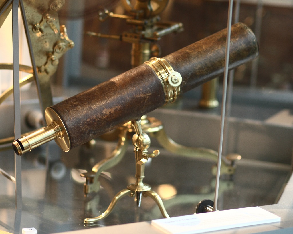 Gregorian_telescope_circa_1735_in_Putnam_Gallery_2_2009-11-24