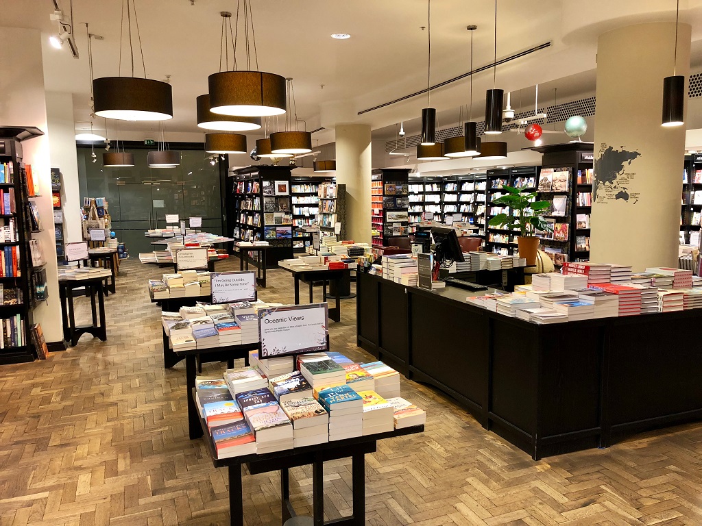London,-,April,4,,2018:,Inside,Waterstones,Bookshop,Flagship,Store