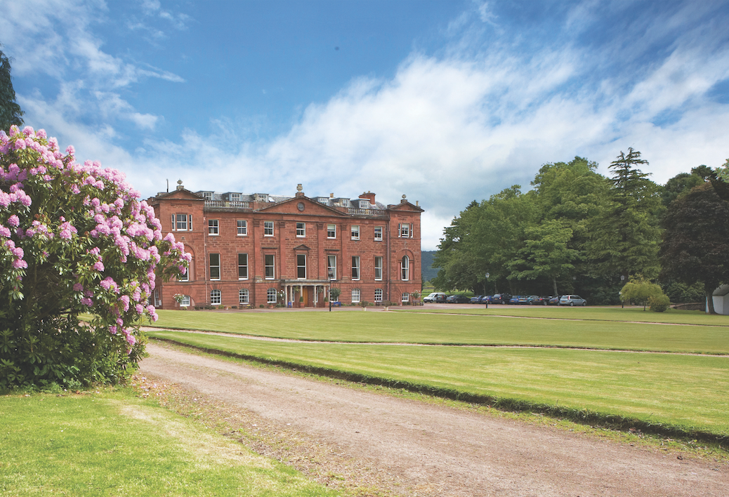 Kilgraston-School-general-views-of-grounds-from-front-lawn-qy2mupxs