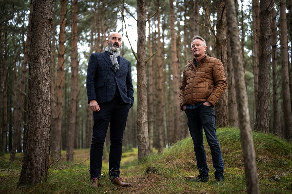 L-R-Ewen-Mackintosh-Managing-Director-Gordon-MacPhail-with-Steve-Micklewright-CEO-Trees-for-Life-2-1rfxsrjhh