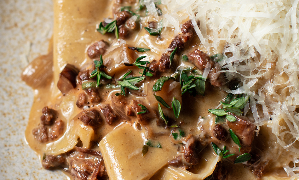 MIGxCelentanos-From-fresh-pappardelle-pasta-with-Dexter-beef-and-Lanark-White-1kf9xxx2e