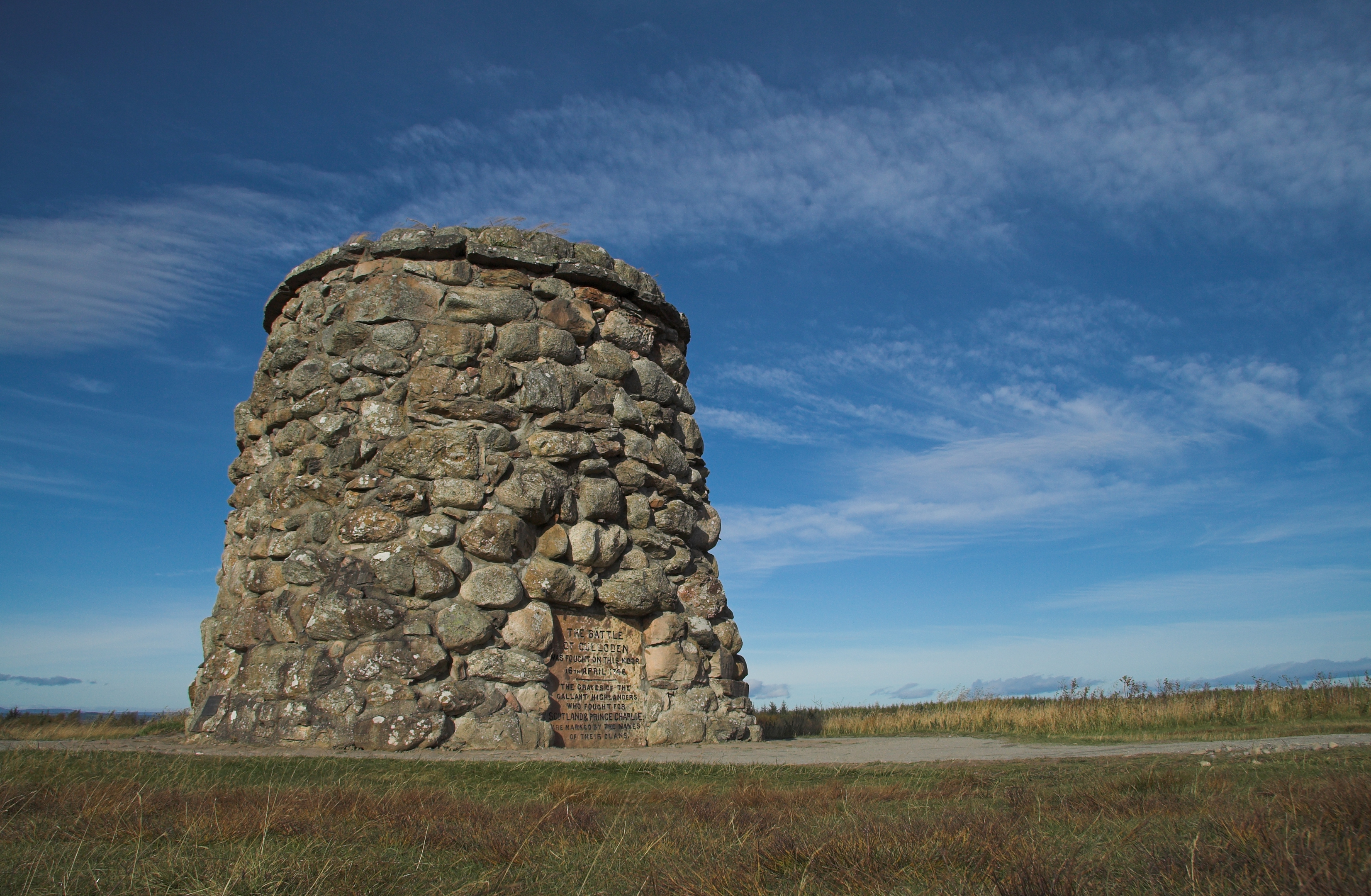 Memorial-Cairn-Culloden