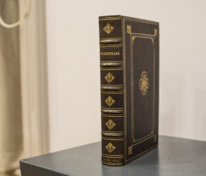 The-binding-of-the-National-Library-of-Scotlands-First-Folio-21nha780o-300x256