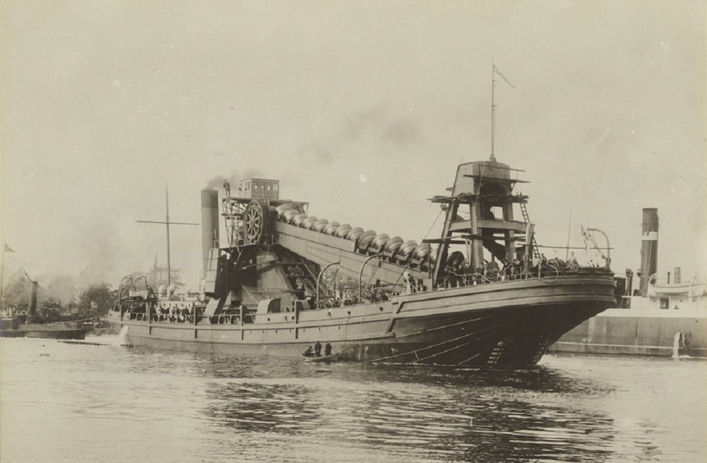 U.S.-Ladder-Dredge-Corozal-Bow-View-1911.-Credit-George-W.-Goethals-Collection-Special-Collections-USMA-Library-djpmy0bm