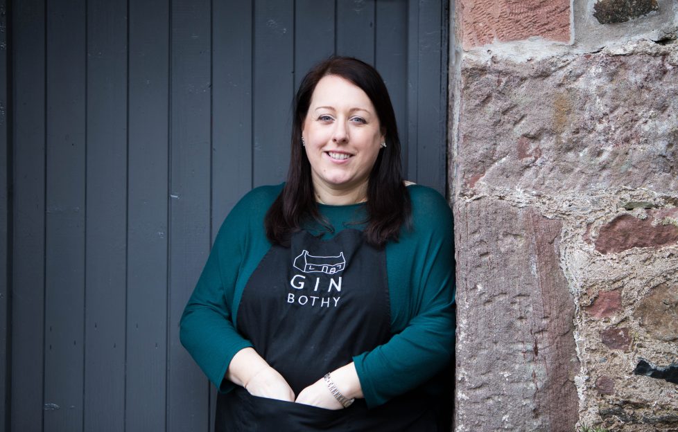 Kim-Cameron.-Gin-Bothy-2kskpa9uk-978x624