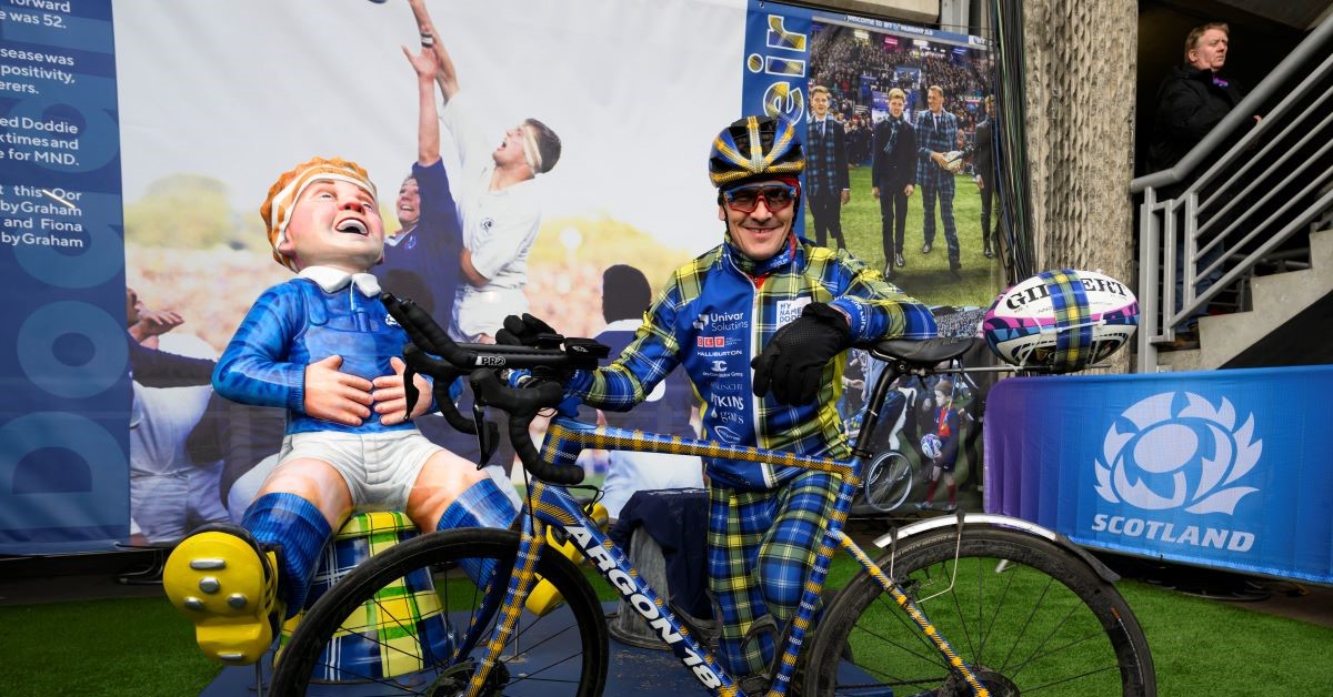 Rob Wainwright at Doddie statue, Murrayfield. Credit: Craig Watson