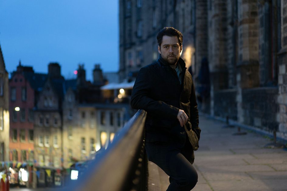 Richard Rankin as John Rebus.