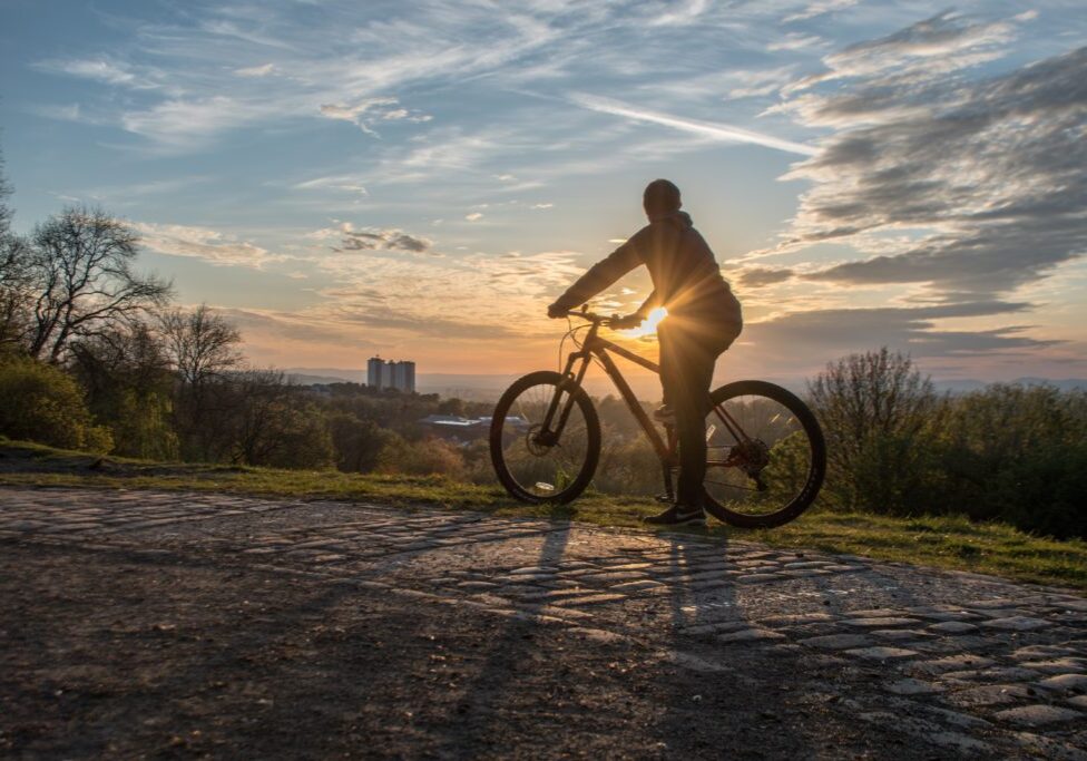 A-cyclist-enjoying-the-view-at-Fernbrae-Meadows-©Kenny-MacCormack-1024x683