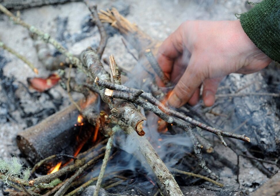 Putting dry twigs on an open fire can be dangerous in this dry weather (Photo: Lorne Gill/SNH)
