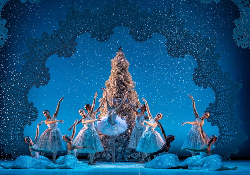 Centre-Grace-Horler-as-The-Snow-Queen-in-Peter-Darrells-The-Nutcracker.-Credit-Andy-Ross-3ilxttszv