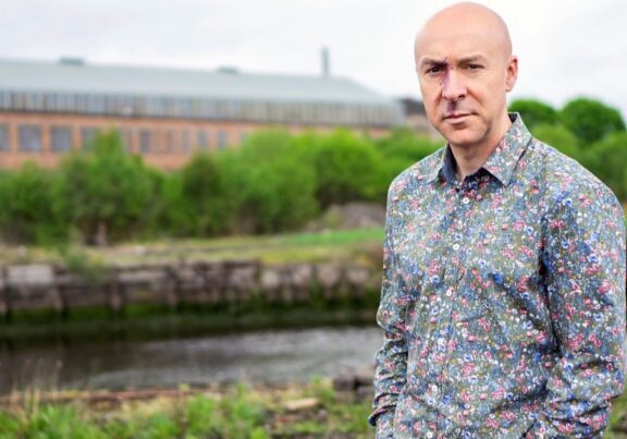 Chris Brookmyre Landscape Hi-Res © Bob McDevitt Photography Chris Brookmyre. Credit: Bob McDevitt Photography.