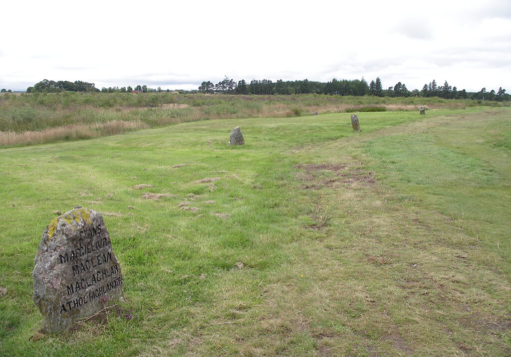 Culloden_grave_road_and_three_graves