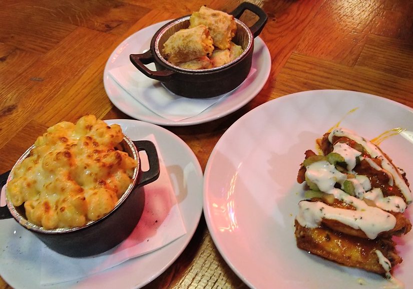 Starters of macaroni cheese, doughballs and buffalo wings